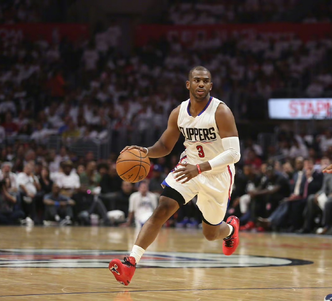 开云体育官网-篮网绝地反击快船，布克打破历史纪录的简单介绍