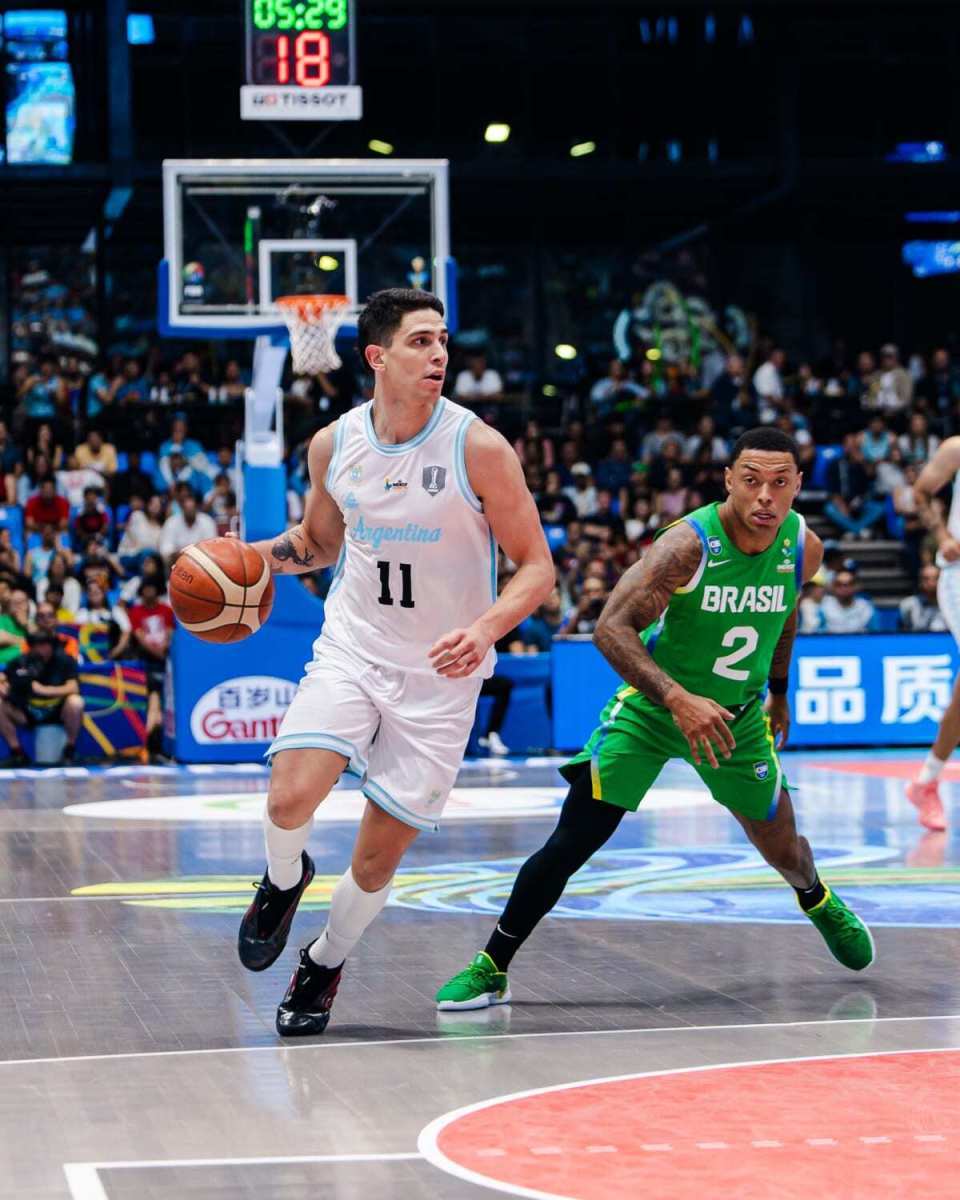 塞尔维亚男篮爆冷阿根廷男篮，莫里斯完成帽子戏法