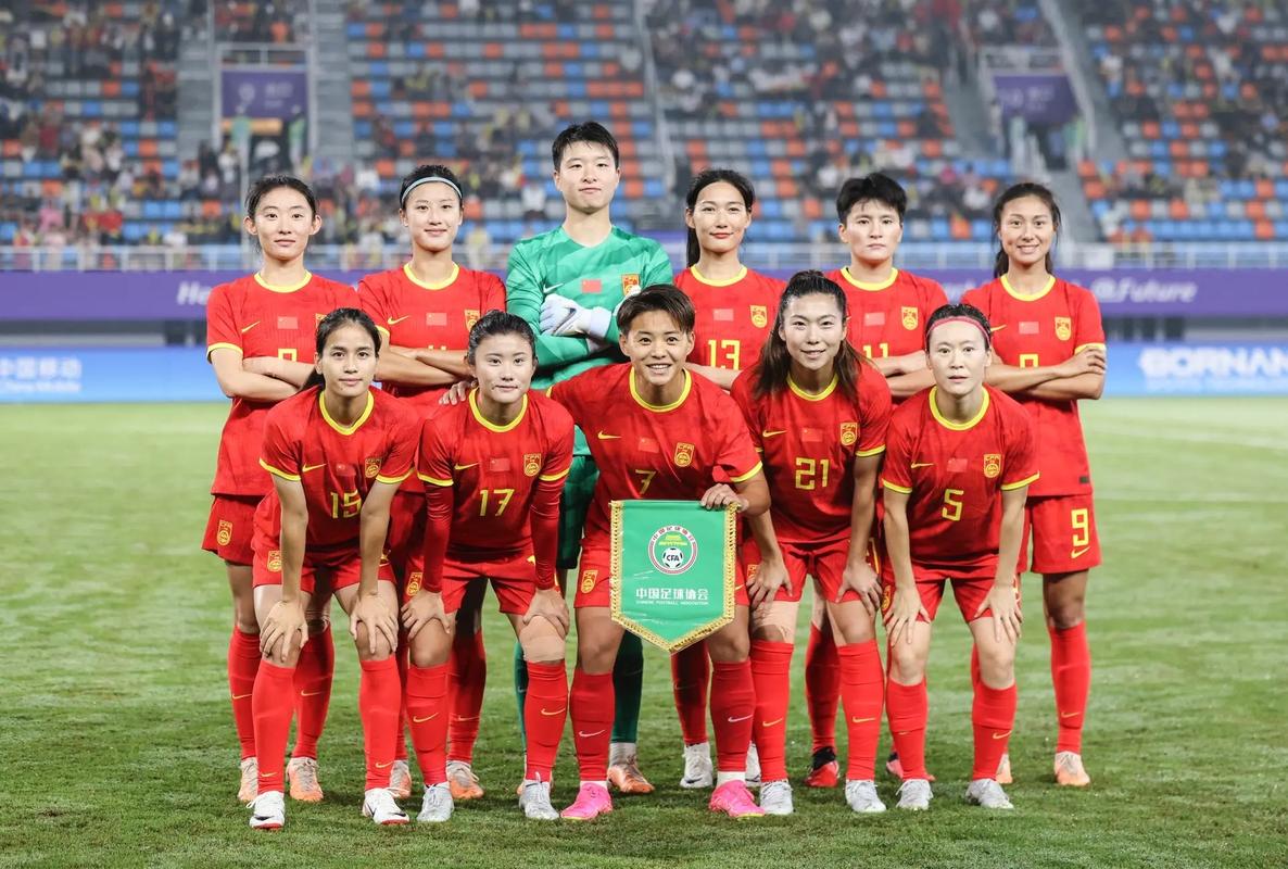 中国女足球员争取荣誉，备战国际比赛的简单介绍