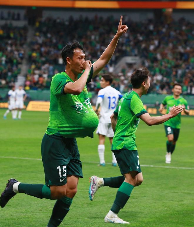 开云体育平台APP-雄狮多特蒙德神勇夺冠，英勇表现抢眼