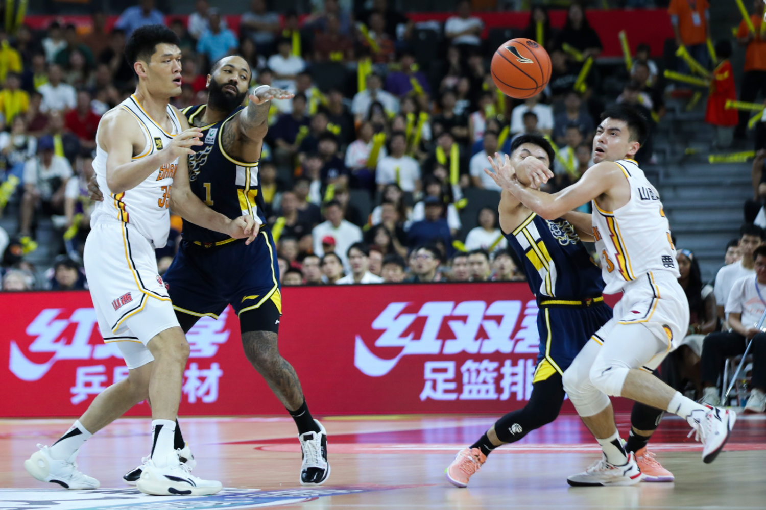 开云体育直播-球队实力对比明显优势，赛场战况拉锯激烈的简单介绍