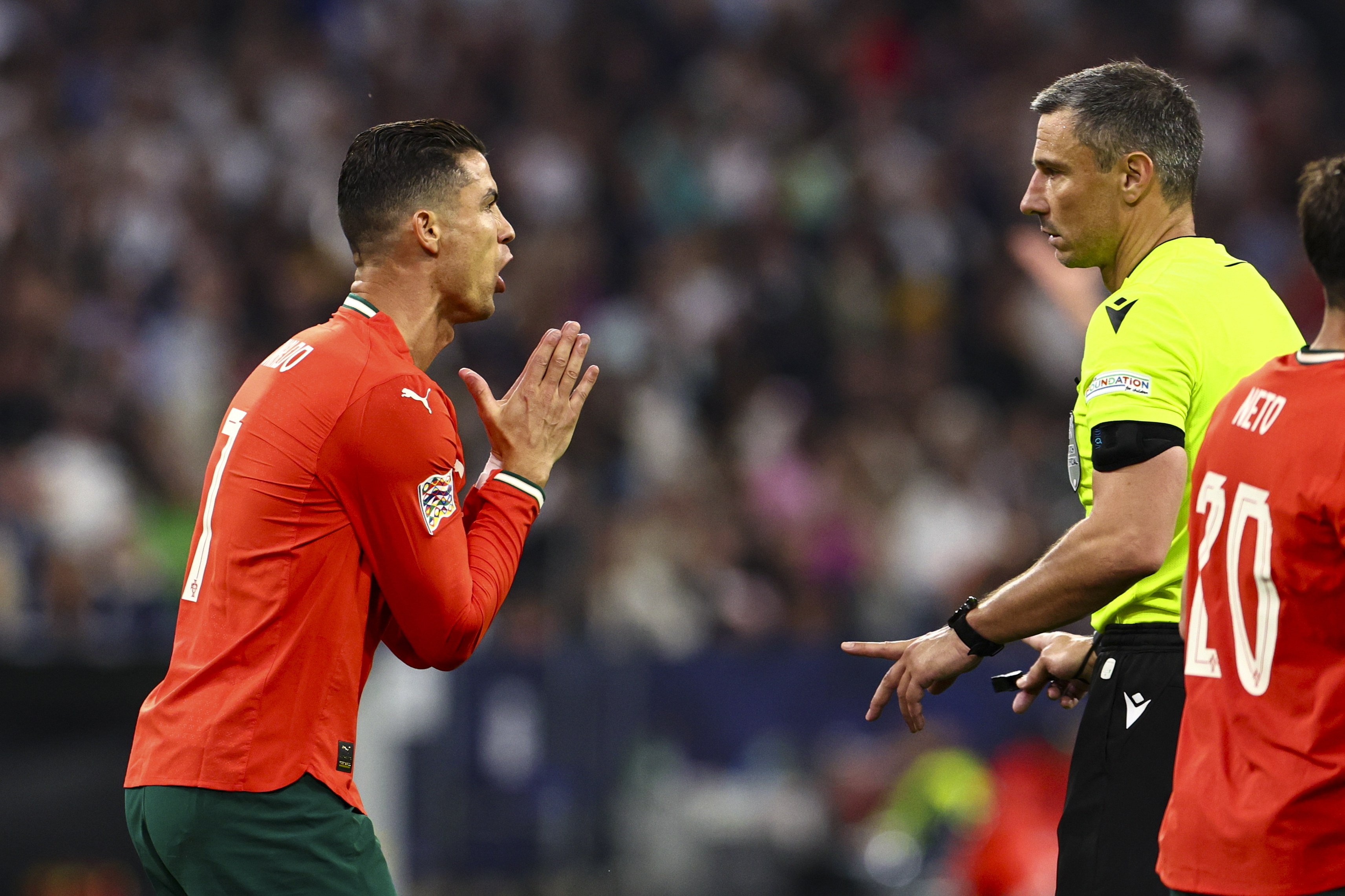 欧国联赛事势不可挡，球迷热情高涨