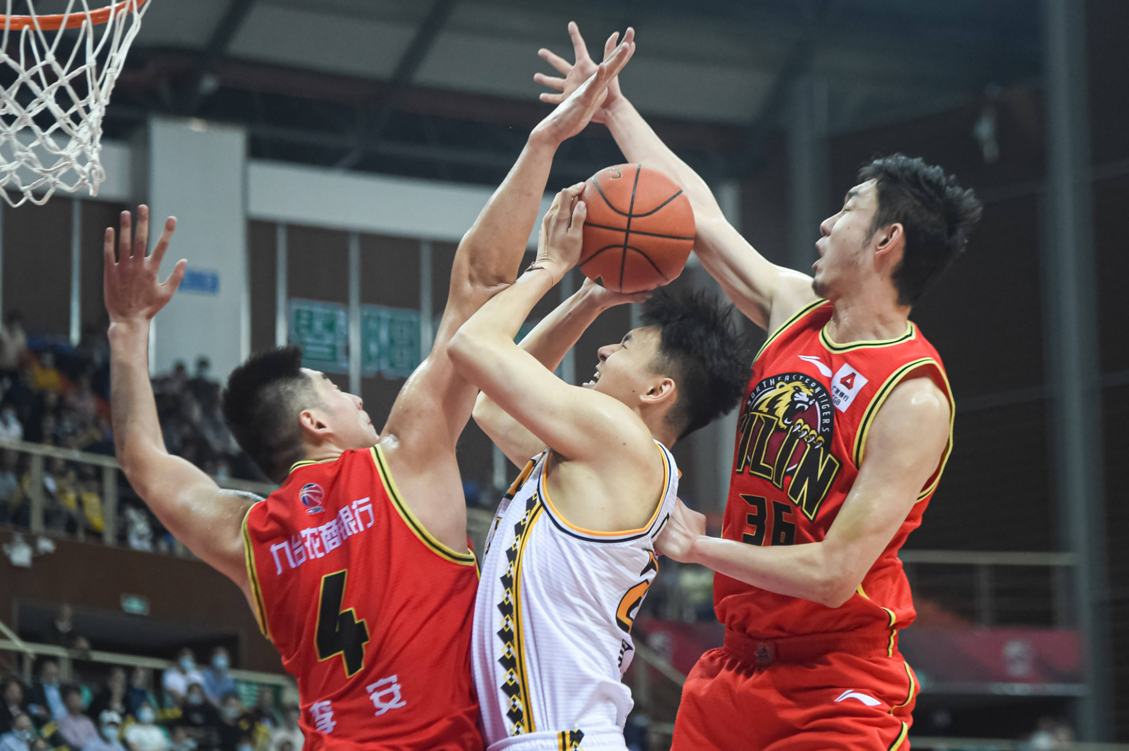 开云体育官网-CBA球队备战决赛,力争夺魁