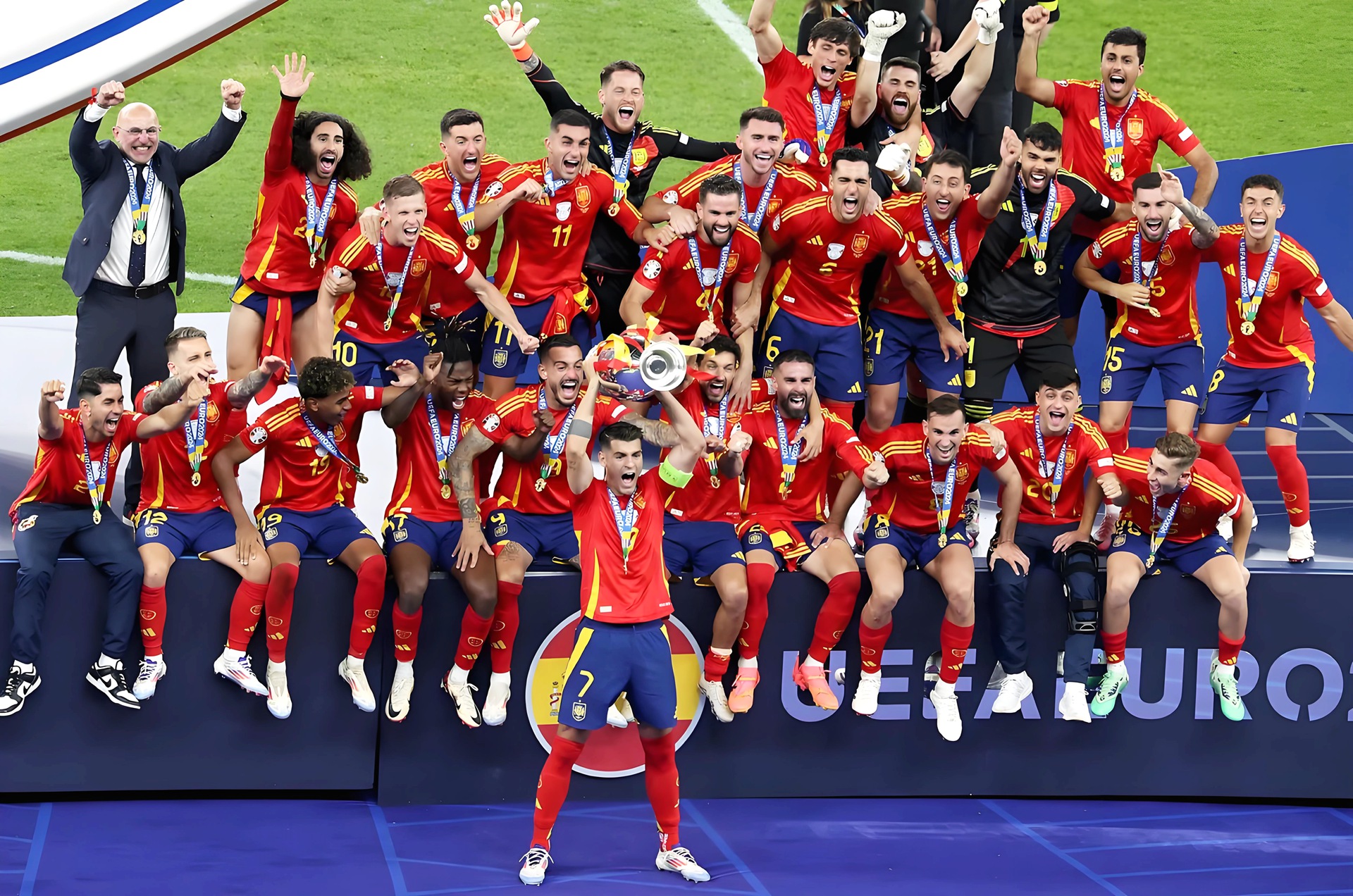 澳洲篮球巨星加盟西班牙联赛的简单介绍