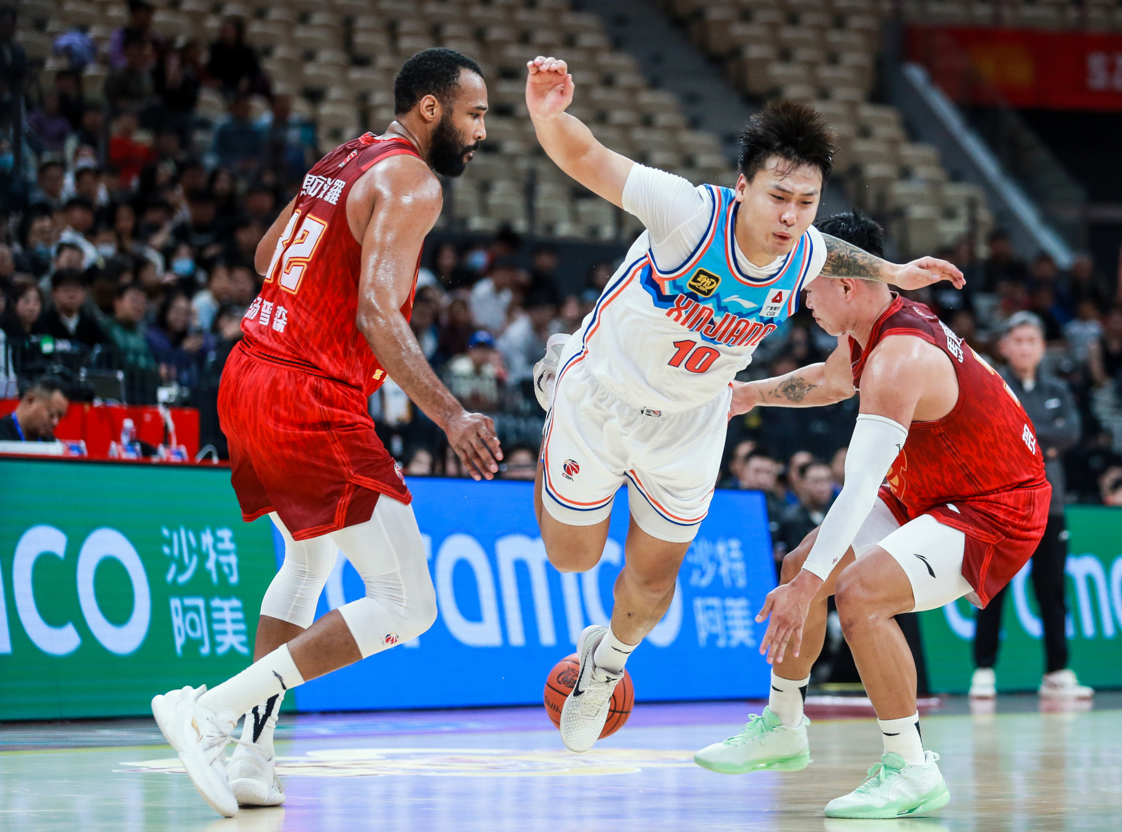 包含四川队鏖战新疆队，詹姆斯关键制胜的词条