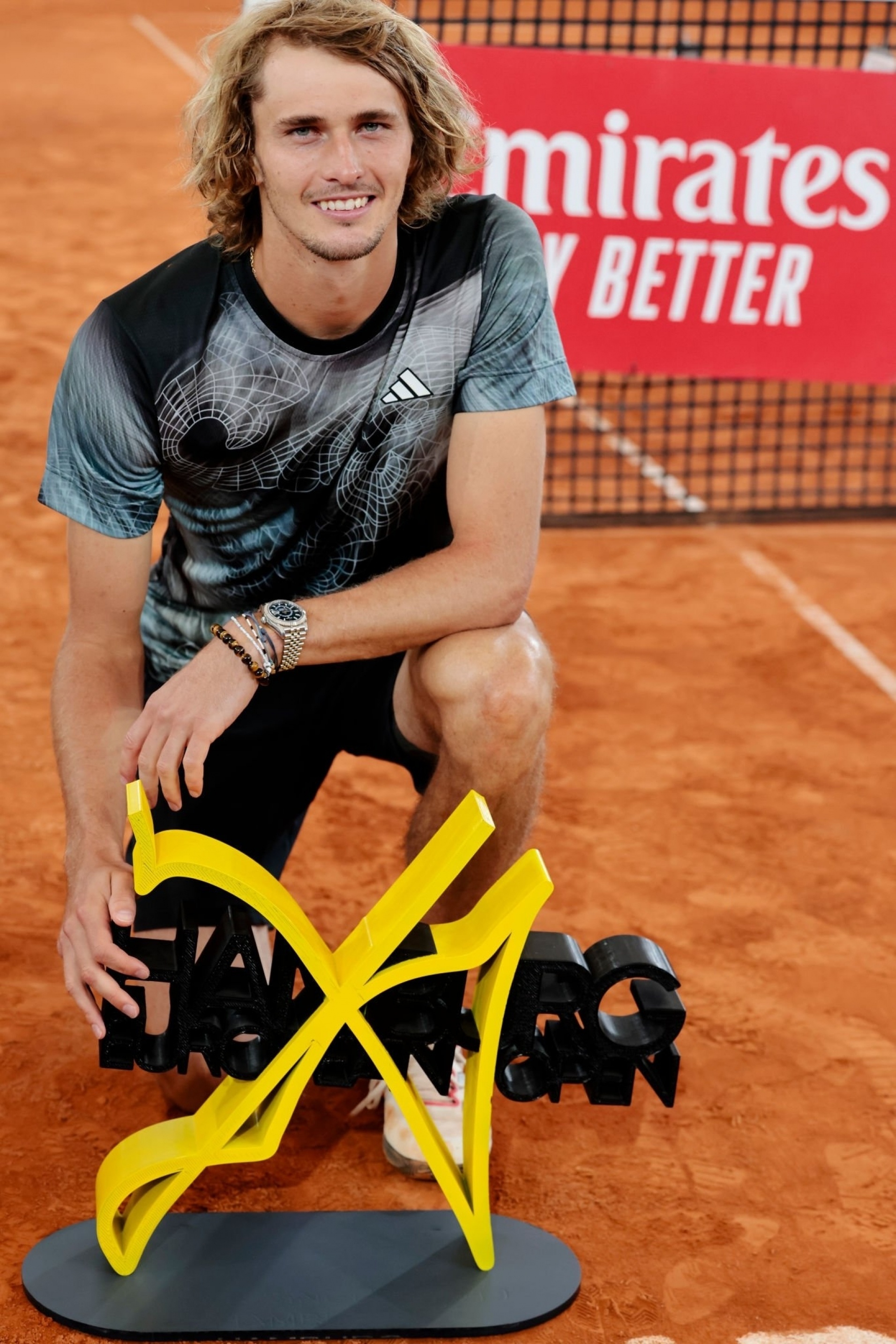 开云足球直播-ATP总决赛完胜戴维斯杯，兹维列夫惊艳四座的简单介绍