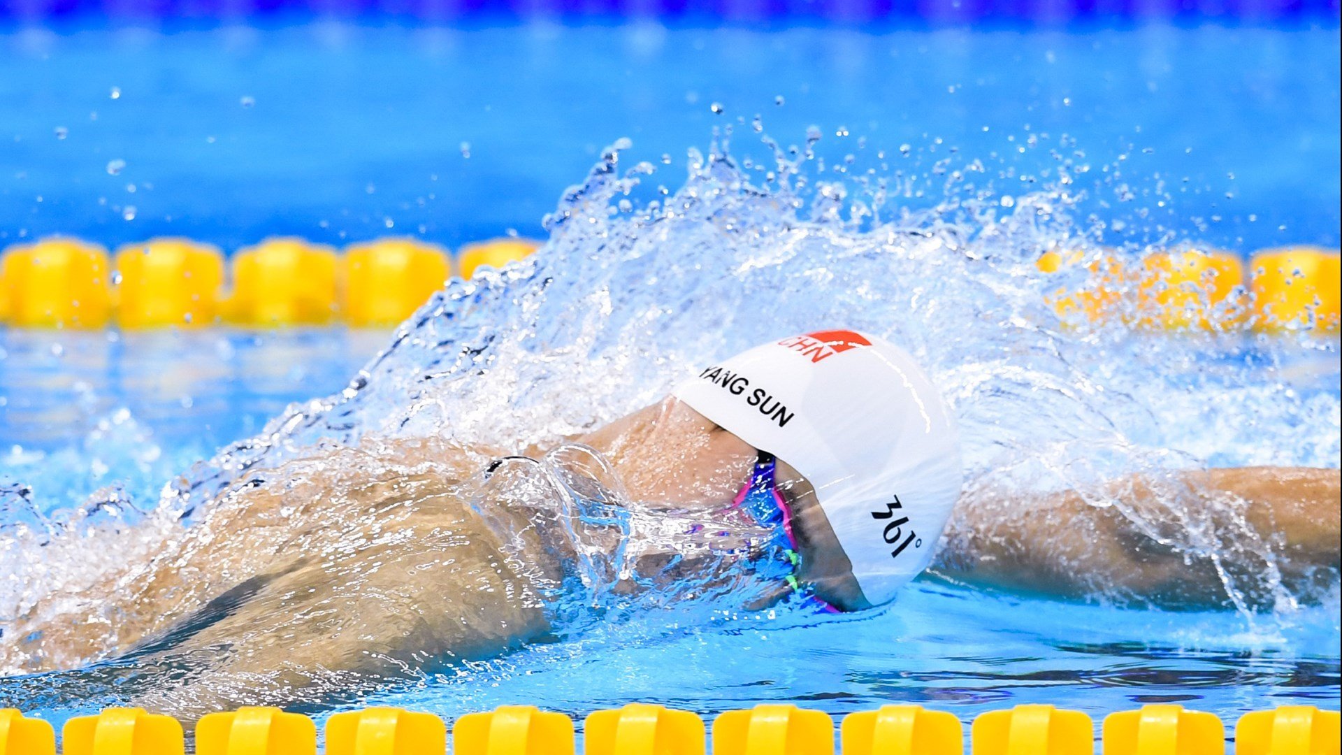 跨越大西洋的绿茵鏖战，阿什拉夫一锤定音，勒沃库森险胜美国队